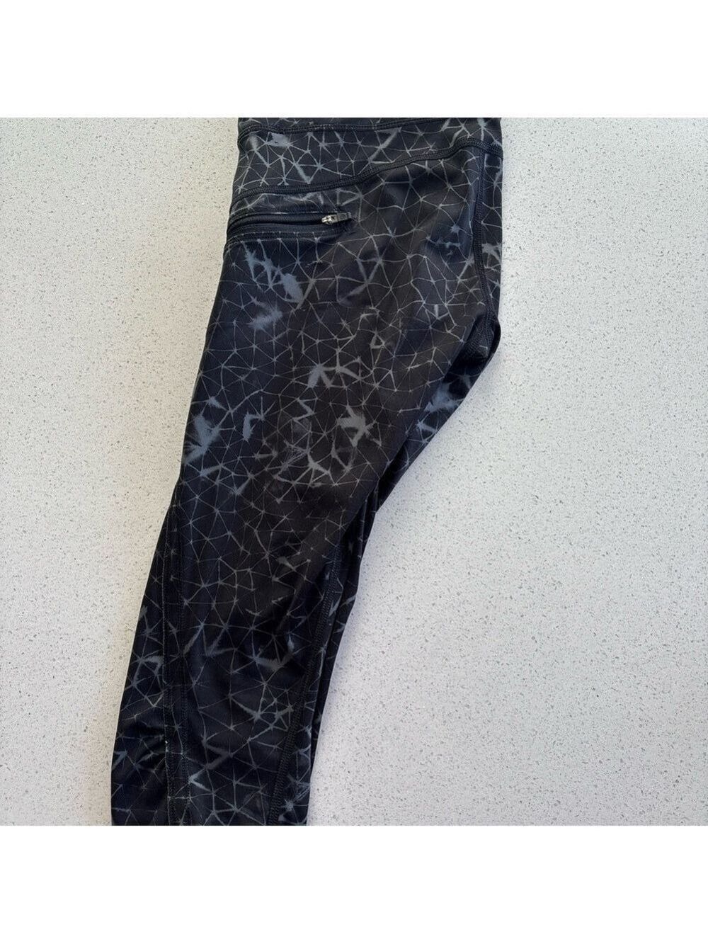 Lululemon Athletica Black and Gray Patterned Leggings - Ladies size 4